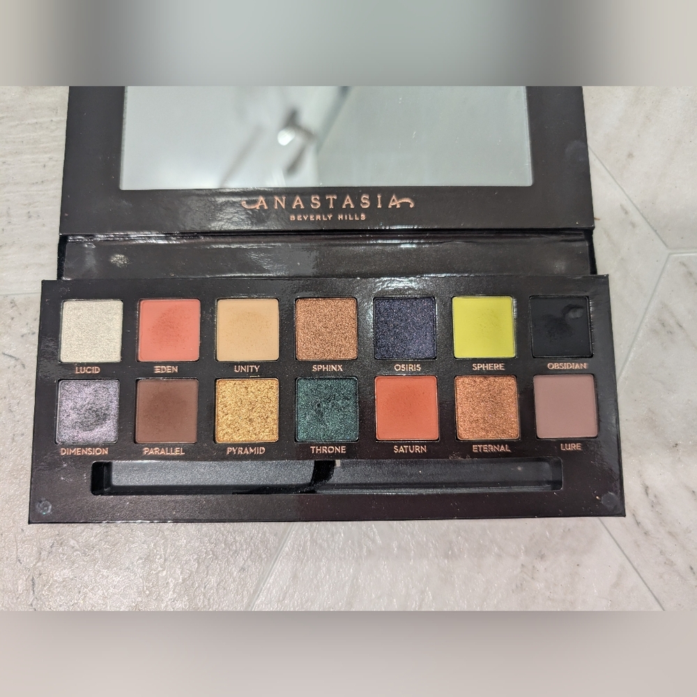 ABH Cosmetics Prism Palette